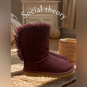 UGG Bailey Bow Velvet Ribbon Boots size 7